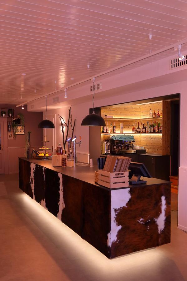 Hotel-Rotisserie La Tour Rouge Delémont Buitenkant foto