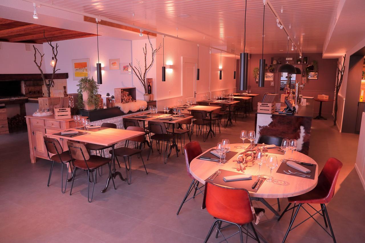 Hotel-Rotisserie La Tour Rouge Delémont Buitenkant foto