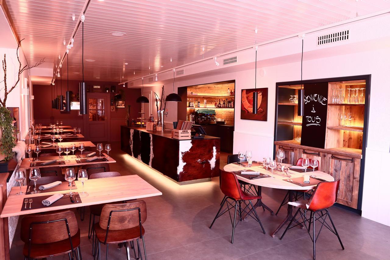 Hotel-Rotisserie La Tour Rouge Delémont Buitenkant foto